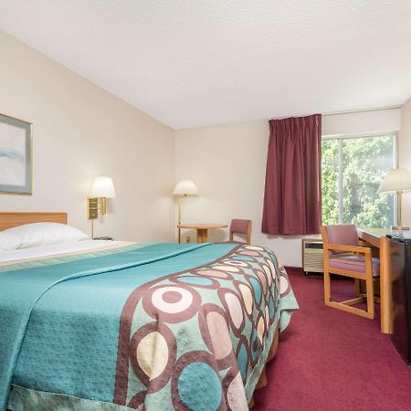 במוטל Super 8 By Wyndham Menomonie Wi מראה חיצוני תמונה