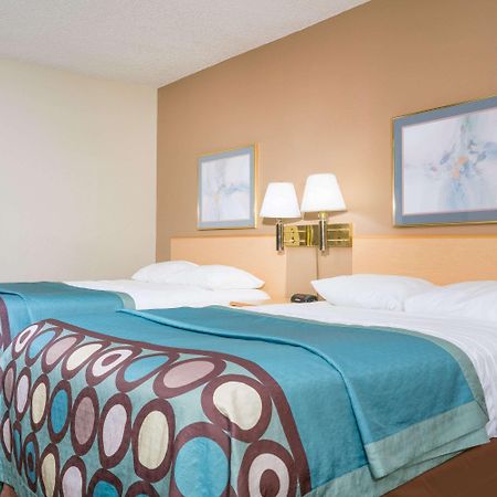 במוטל Super 8 By Wyndham Menomonie Wi מראה חיצוני תמונה