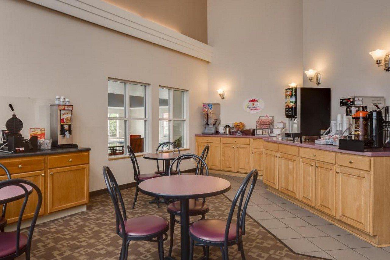 במוטל Super 8 By Wyndham Menomonie Wi מראה חיצוני תמונה