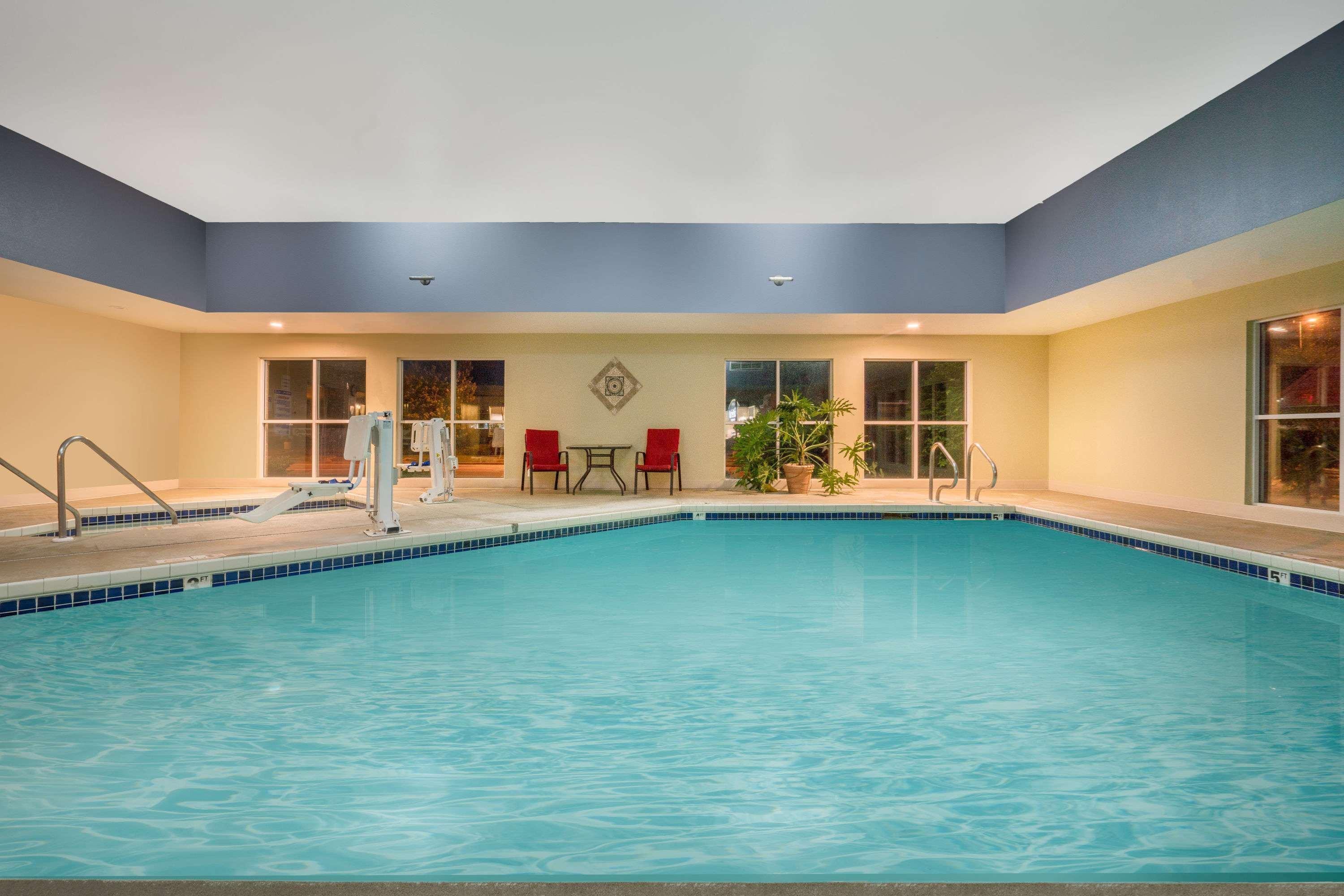 במוטל Super 8 By Wyndham Menomonie Wi מראה חיצוני תמונה