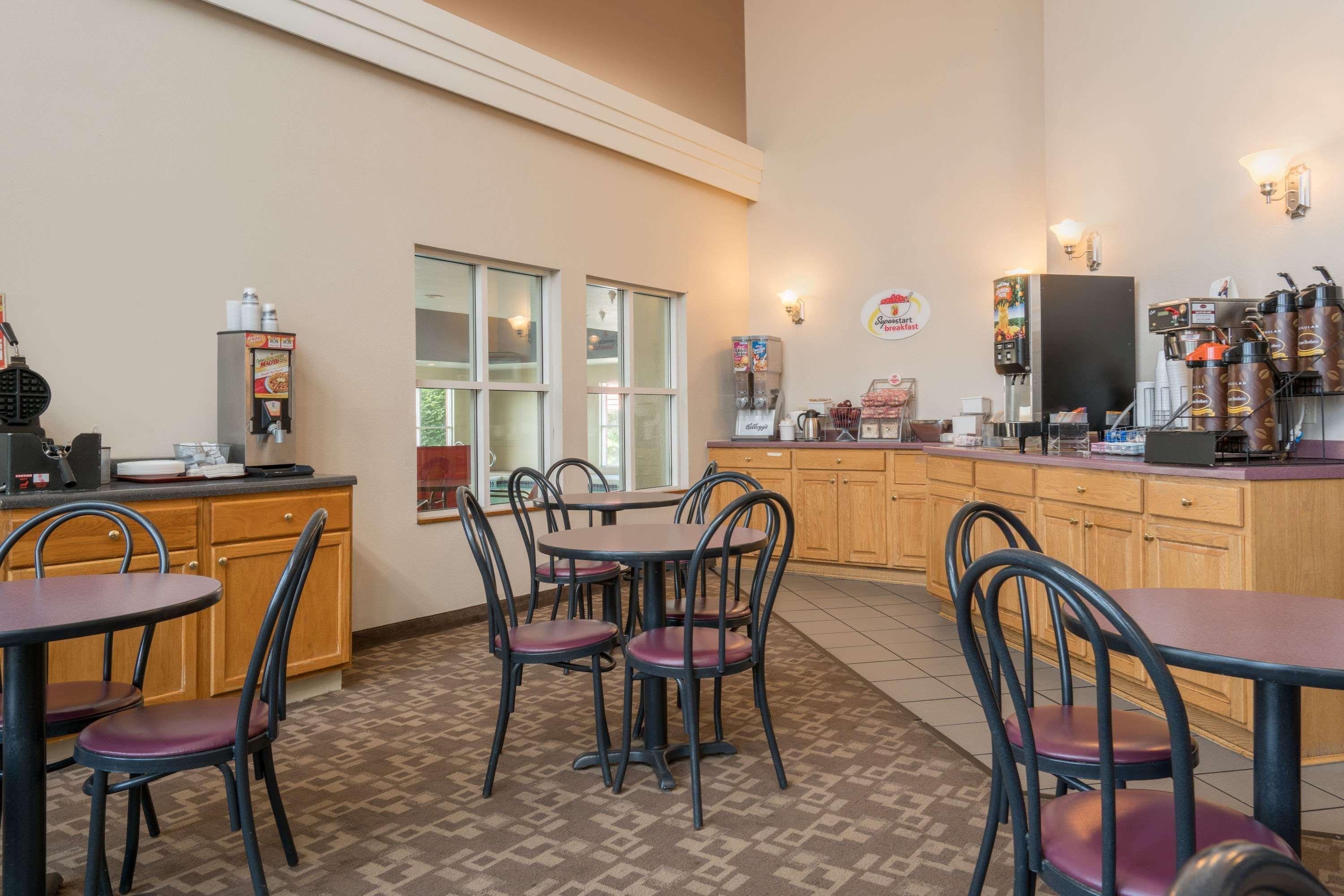במוטל Super 8 By Wyndham Menomonie Wi מראה חיצוני תמונה