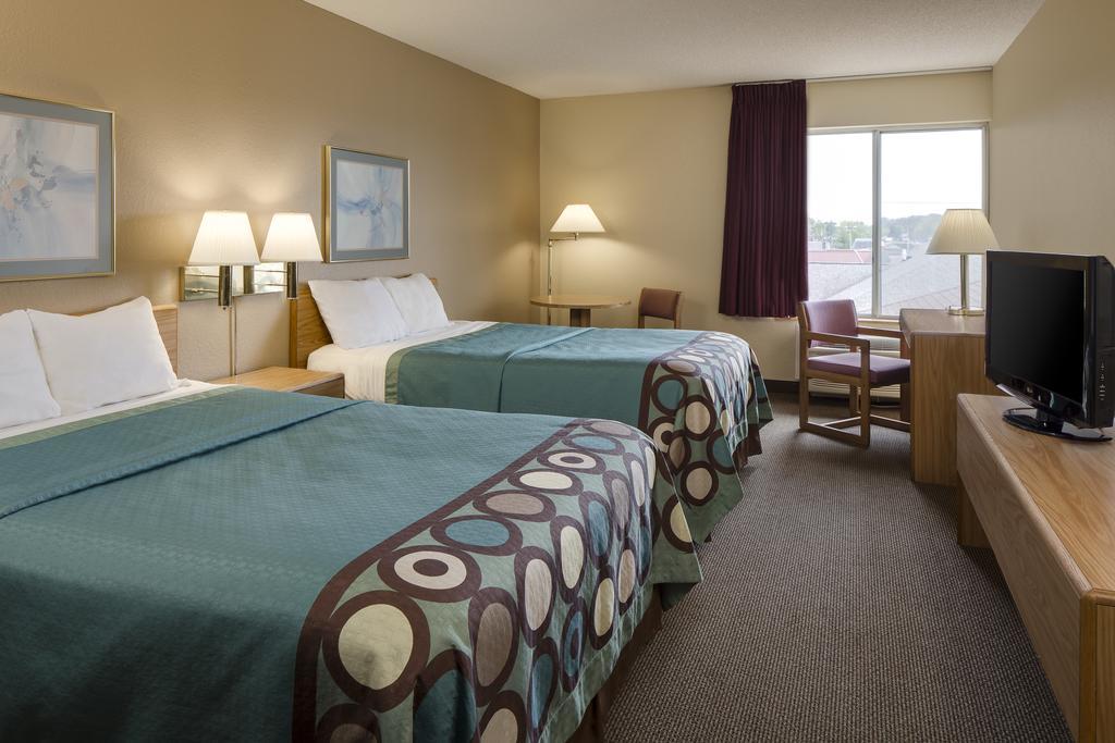 במוטל Super 8 By Wyndham Menomonie Wi מראה חיצוני תמונה