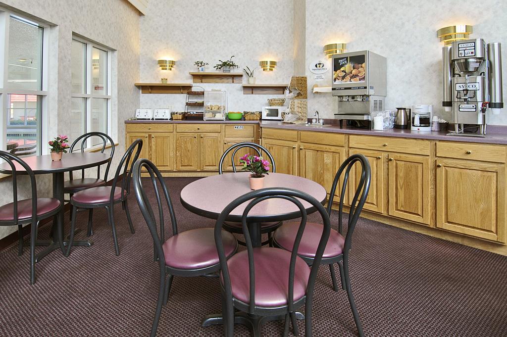 במוטל Super 8 By Wyndham Menomonie Wi מראה חיצוני תמונה
