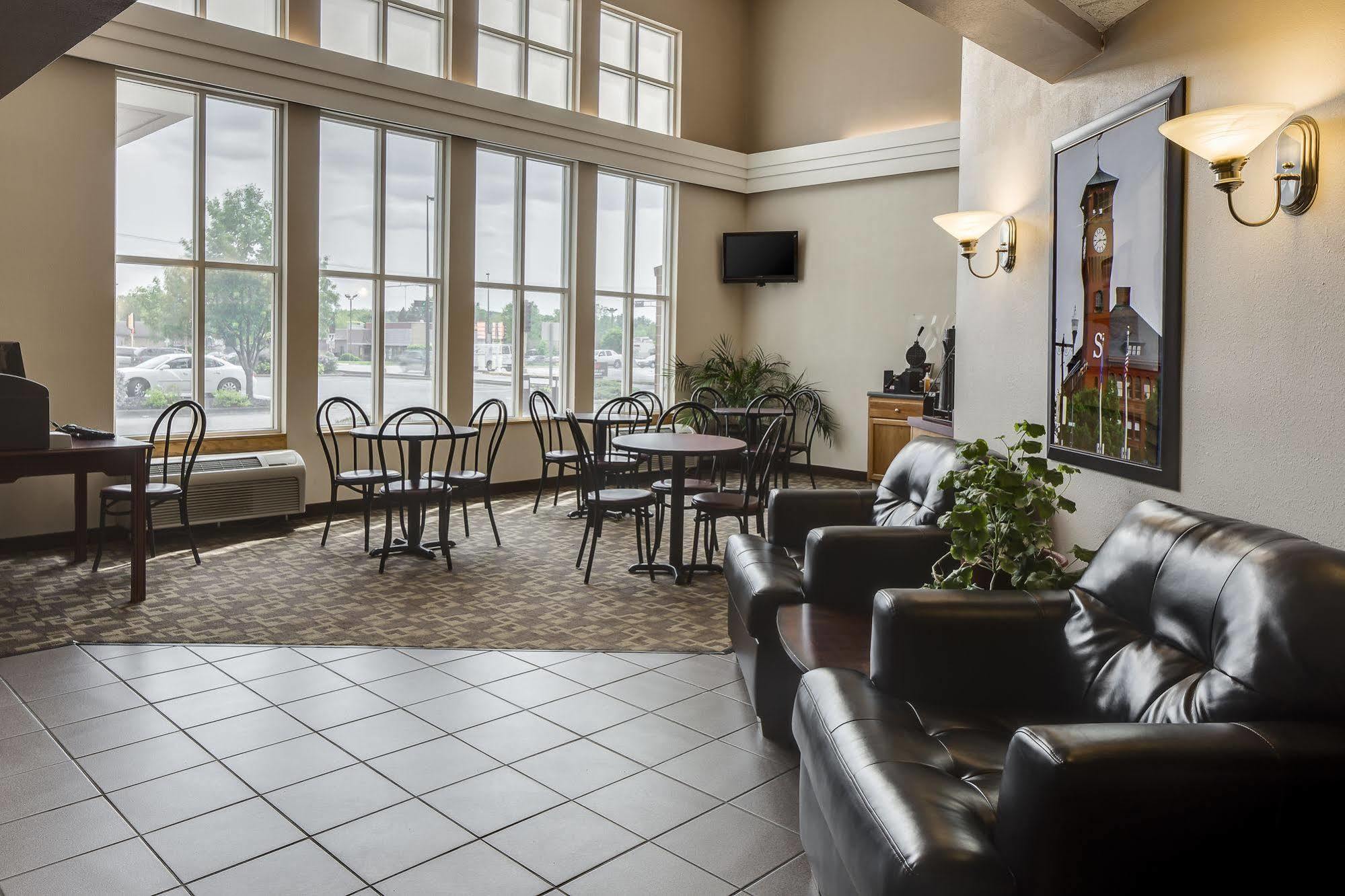 במוטל Super 8 By Wyndham Menomonie Wi מראה חיצוני תמונה